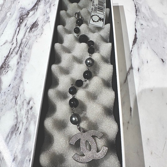 CHANEL Black Pearl Bracelet - Picture 3 of 7